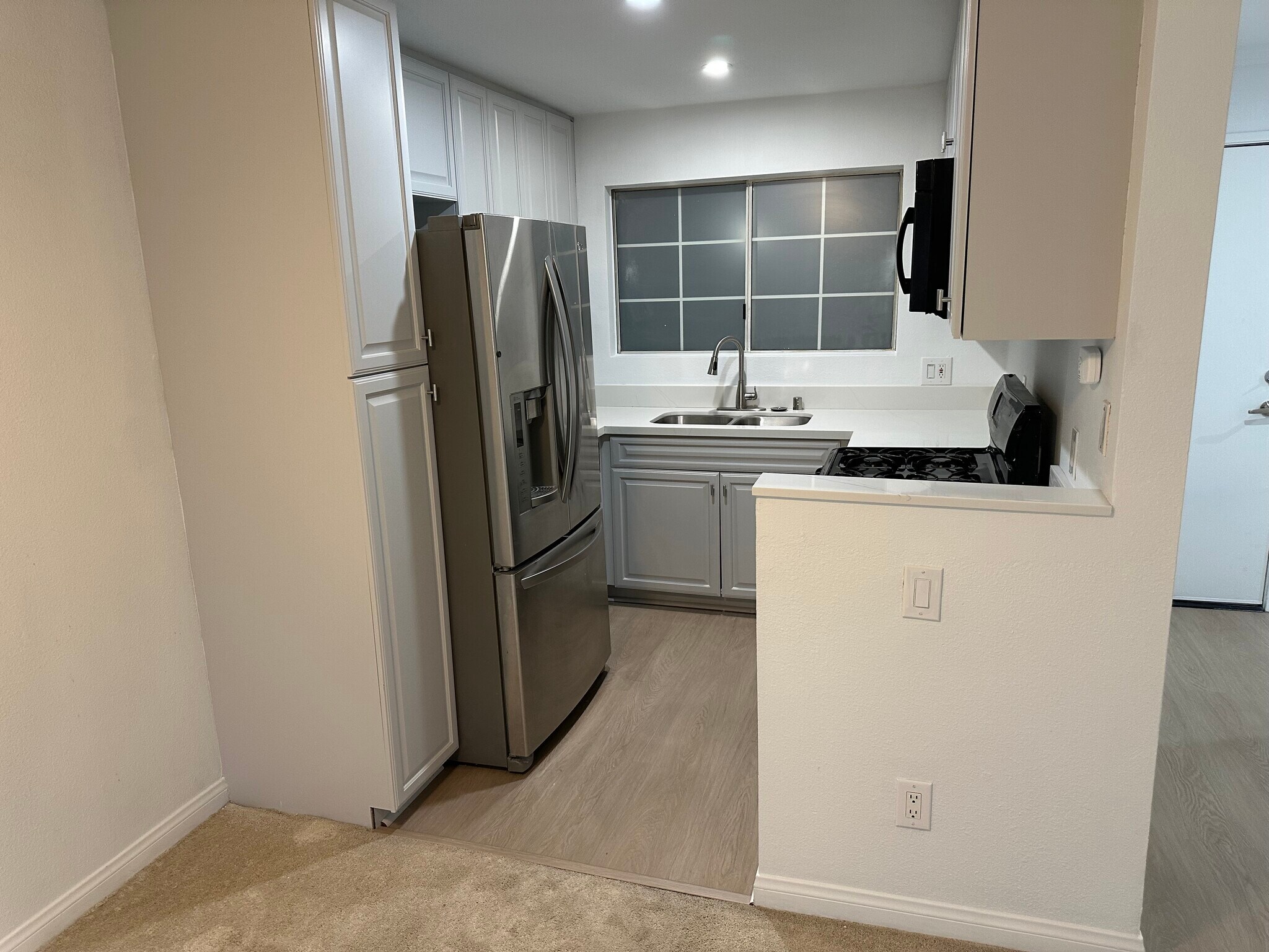 Kitchen - 5515 Canoga Ave