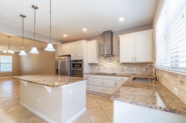 Building Photo - Beautiful Energy Efficient 3/2.5 Townhome ...