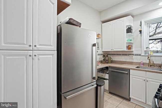 Building Photo - 1613 5th St NW