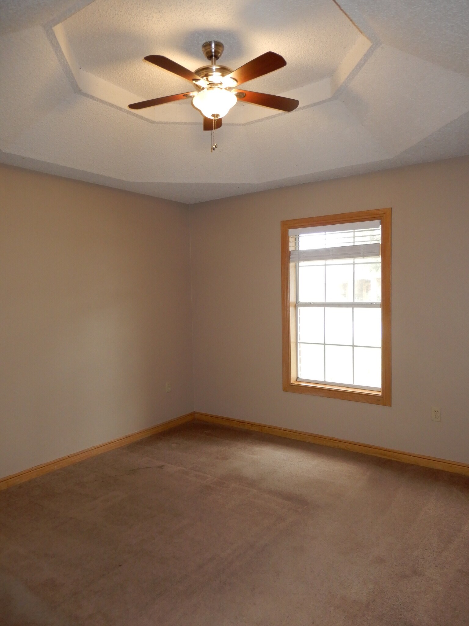 Building Photo - 512 E Yarrow Ave