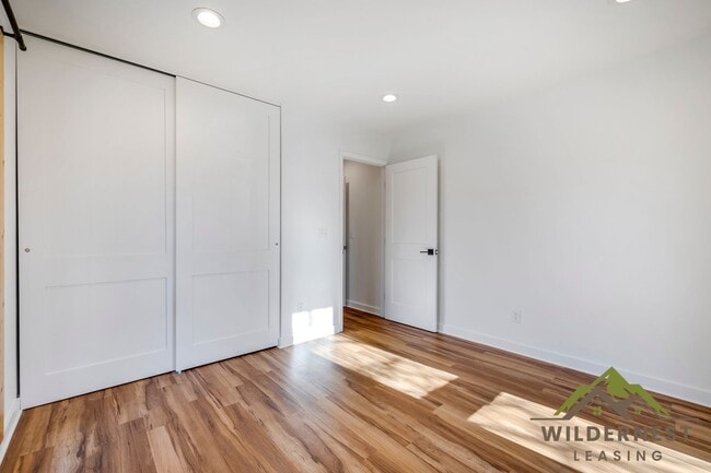 Building Photo - Fully Updated 3 Bedroom/ 3 Bath Peaceful Condo