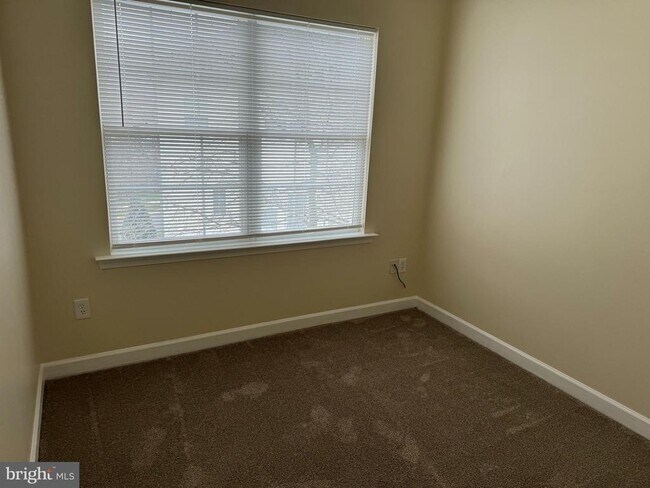 Building Photo - 5543 Hartfield Ave