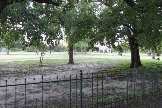 Building Photo - 8230 Golf Green Cir