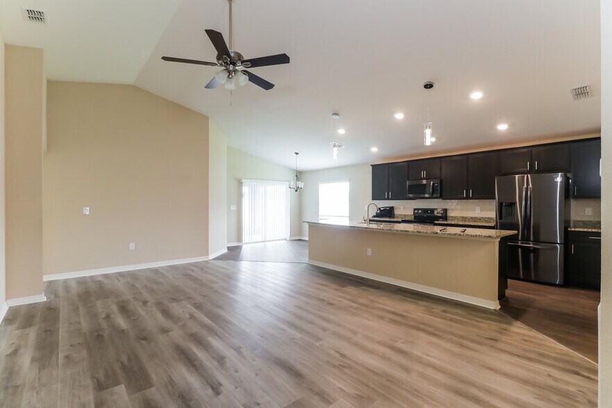 Building Photo - 6784 Hanworth Ln