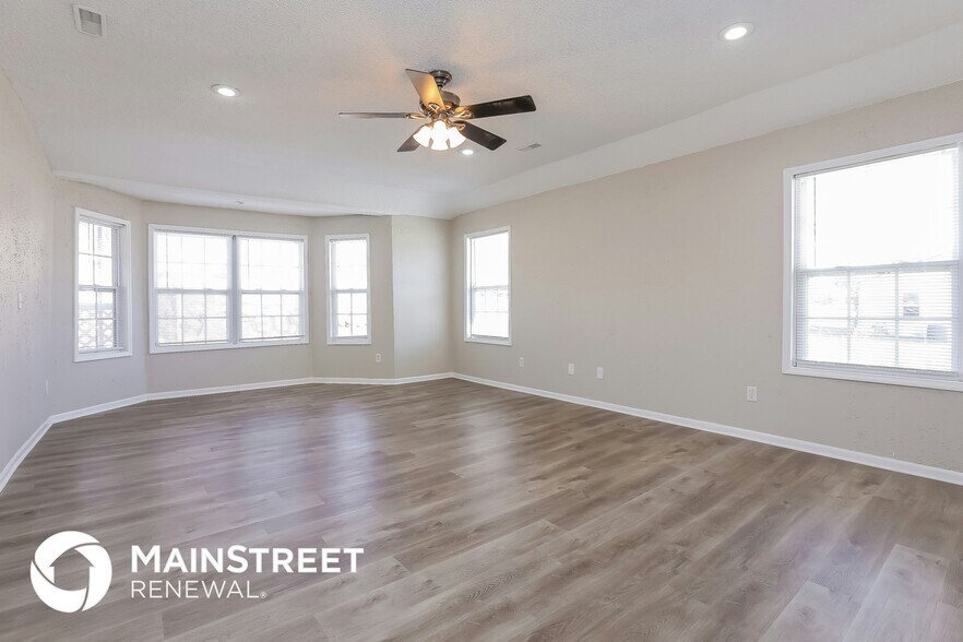 Building Photo - 204 W 24th St