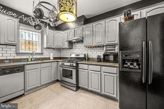 Building Photo - 1520-1522 Dorrance St