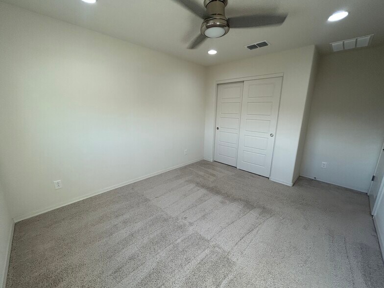 Building Photo - 8909 W Missouri Ave