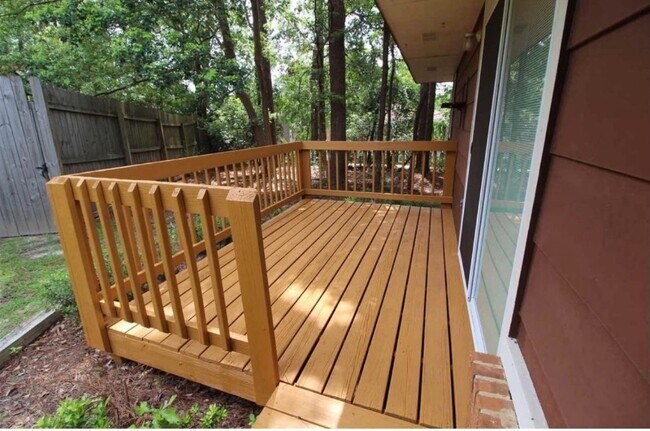 Building Photo - 266 N Villas Ct