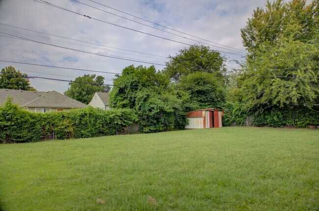 Building Photo - Well Maintained Midtown Home