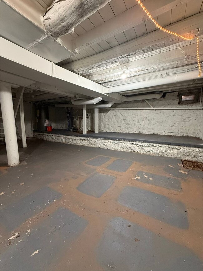 Building Photo - 960 Maple St