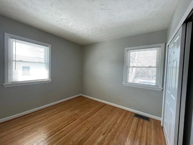 Building Photo - 1067 Long Pond Rd