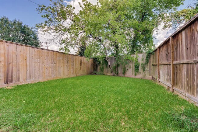 Building Photo - 5807 Larkin St