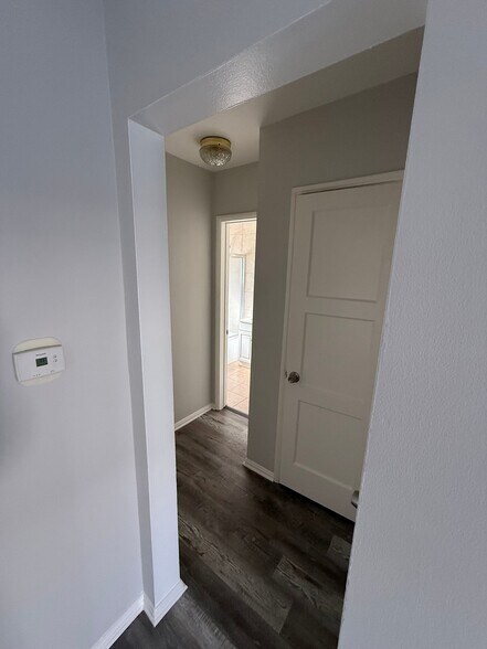 Building Photo - 1009 E Garfield Ave