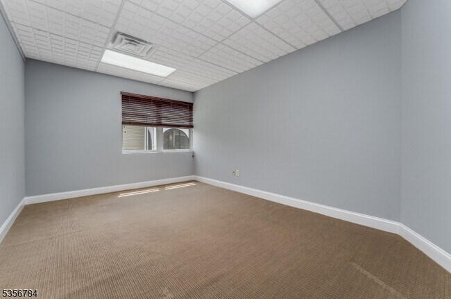Building Photo - 490 Schooleys Mountain Rd