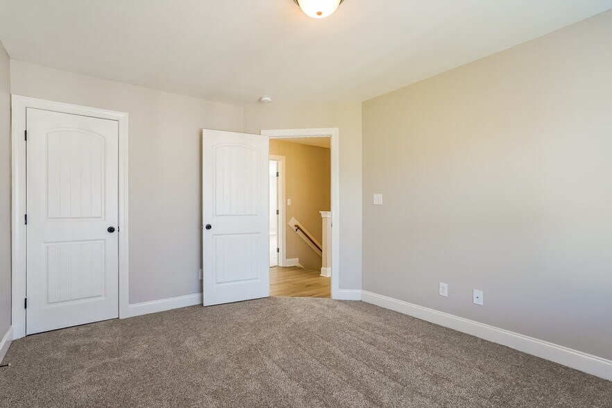 Building Photo - 56 Oakton Dr