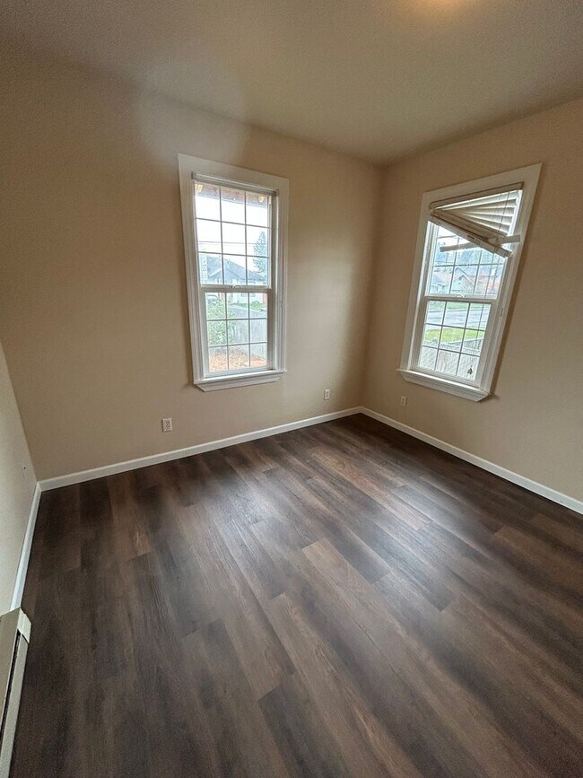 Building Photo - Just Renovated 3 Bed, 2 Bath Home in Sheridan