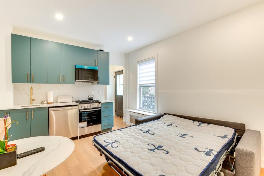 Building Photo - 1032 McLean Ave