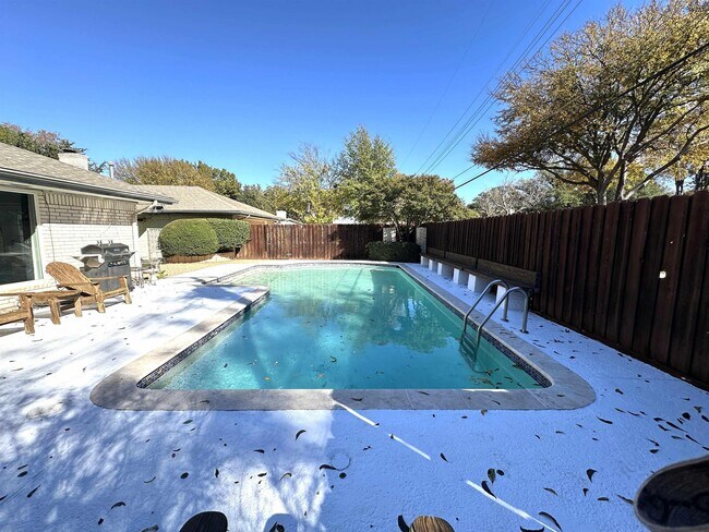 Building Photo - 4513 Martinique