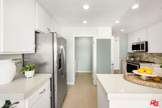 Building Photo - 4643 E 4th St