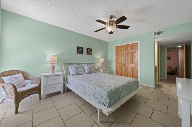 Building Photo - 1007 W Beach Blvd