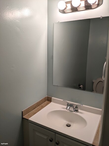 Building Photo - 5843 Aftonshire Dr