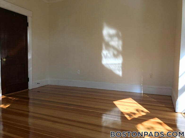 Building Photo - 163 Summer St