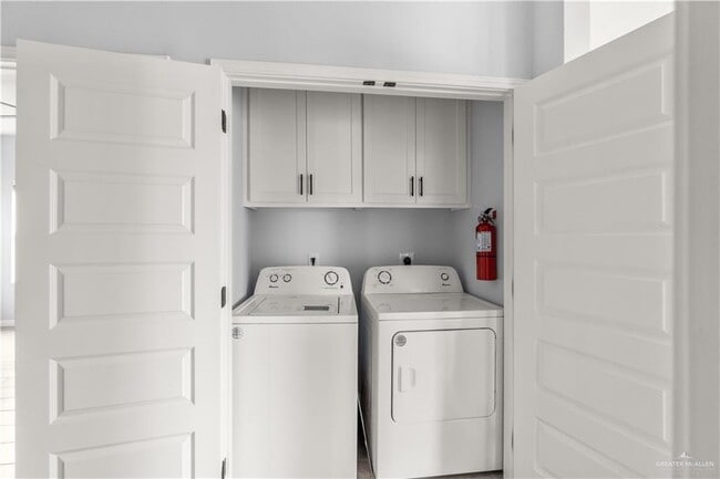 Building Photo - 17 N 33rd Ln