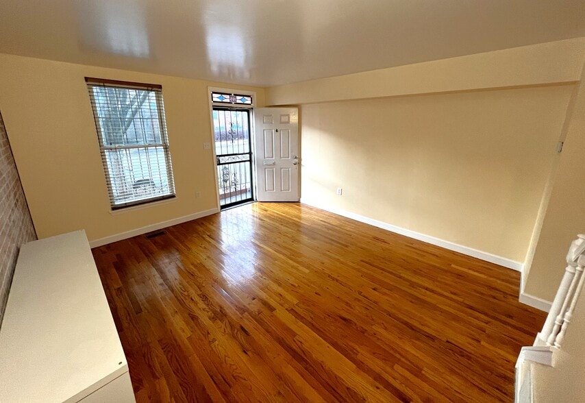Living Room - 105 N Ann St