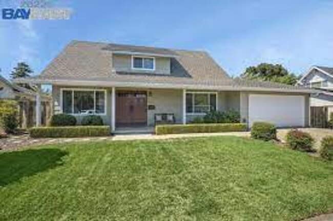 Primary Photo - Charming Silvergate Home with Stunning Bac...