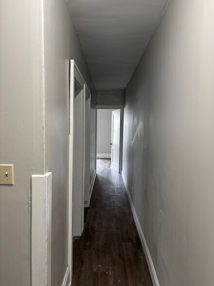 Building Photo - 206 E Blake Ave