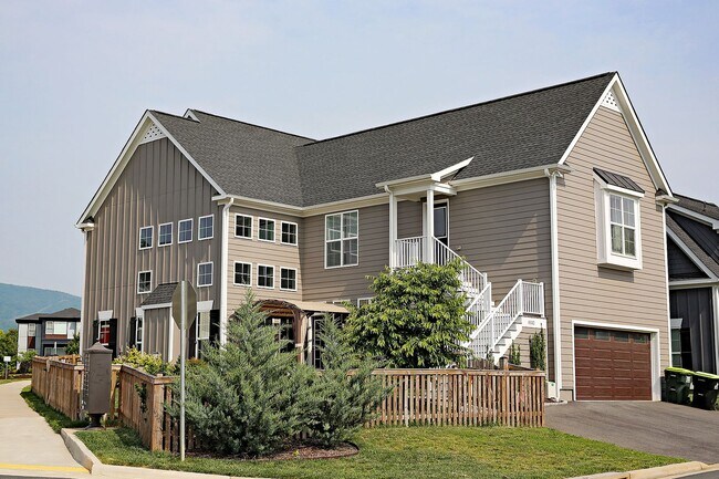 Building Photo - Pet-Friendly Studio Apartment in Desirable Old Trail