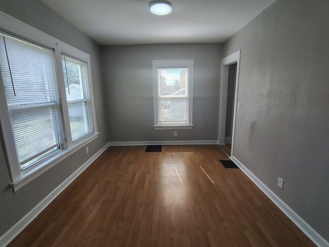 Building Photo - 514 Sheridan St