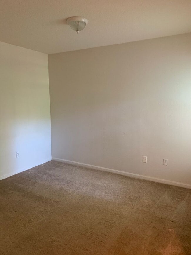 Building Photo - Coming Soon - Condo at Sunset Lake - 3 Beds, 2 Baths