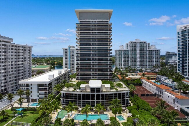 Building Photo - 5875 Collins Ave