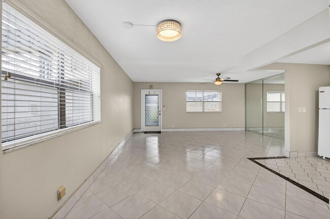 Building Photo - 195 Brittany F