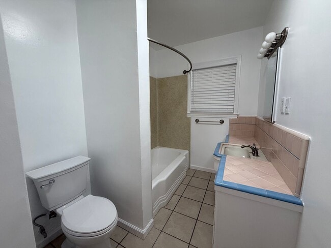 Building Photo - Country Home.  3 Bed 2 Bath