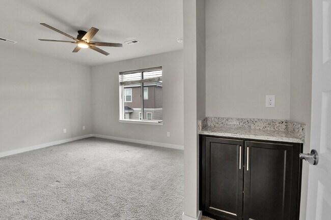 Building Photo - $2,620.95 - 3 Bed, 2.5 Bath Home in Aurora with AC and In Unit Laundry!