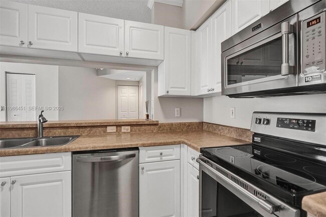 Building Photo - 17150 N Bay Rd