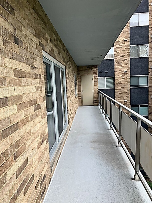 Building Photo - 2202 Acacia Park Dr