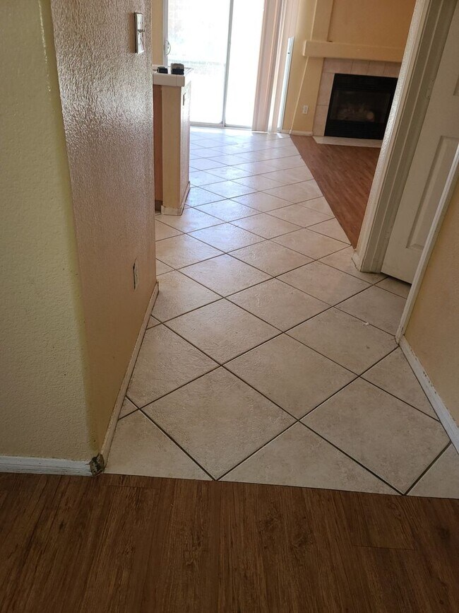 Building Photo - SUMMERLIN