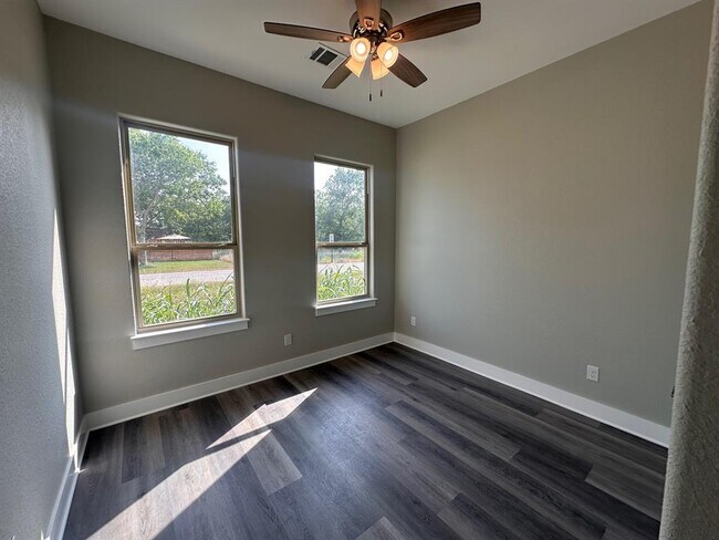 Building Photo - 368 Nene Ln