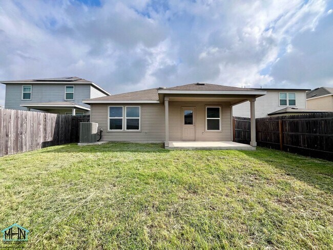 Building Photo - Charming 3-Bedroom, 2-Bathroom Oasis Nestled in the Vibrant Heart of San Antonio, Texas!