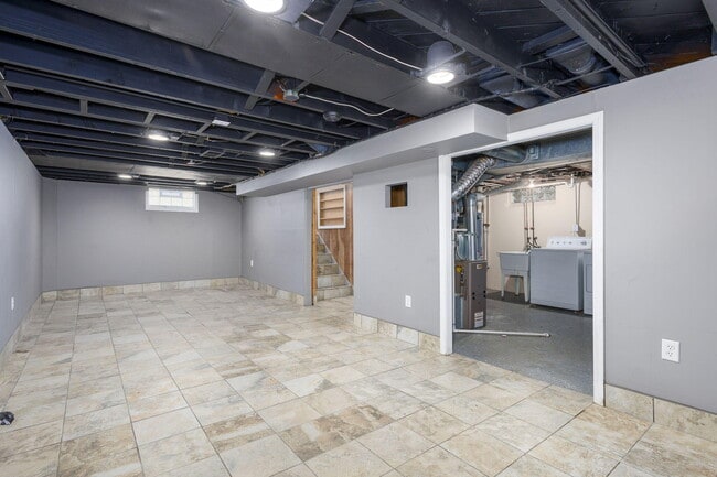 Building Photo - 1608 Whitcomb Ave