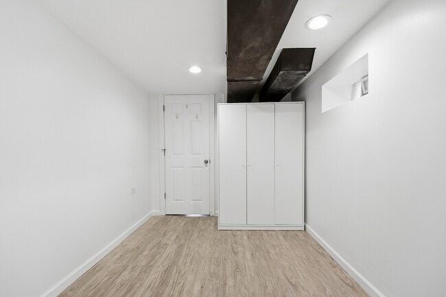 Building Photo - 6230 W Foster Ave