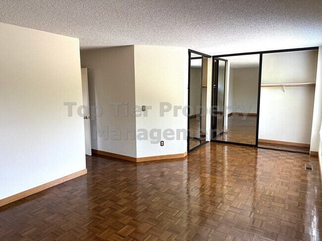 Building Photo - Spacious 4 Bed/2 Bath /1,970 square foot h...