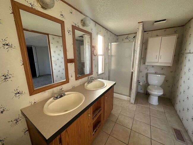 Building Photo - 3 bedroom 2 bathroom Single-wide available for rent in Farmington