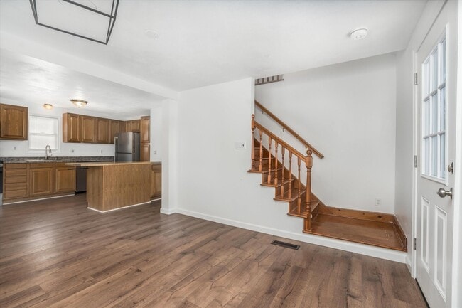 Building Photo - 657 W Swanzey Rd