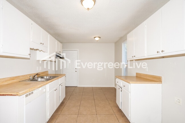 Building Photo - 3823 Barberry St