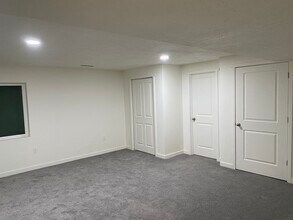 Building Photo - Town Home