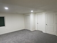 Building Photo - Town Home